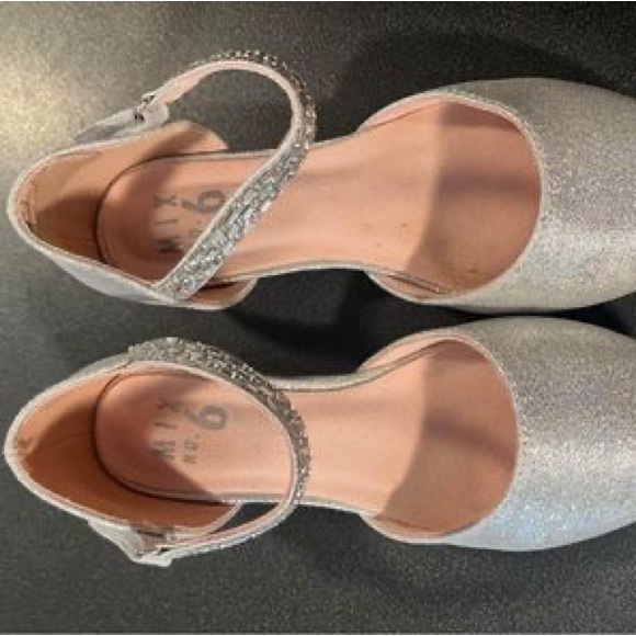 Silver girls dress shoes - Picture 3 of 4